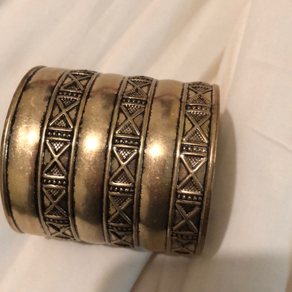 Cuff bracelet - Picture 1 of 3